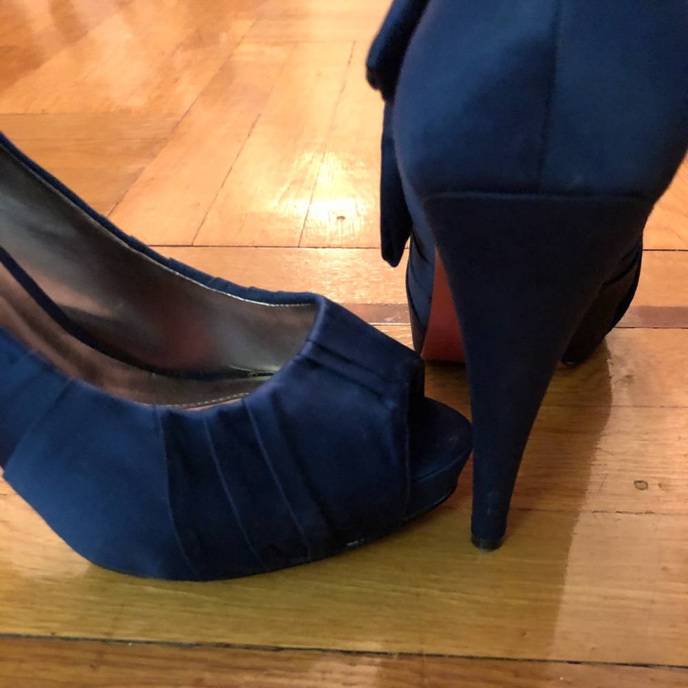 Paris Hilton Satin Pep Toe Pumps 💙 - Picture 4 of 4